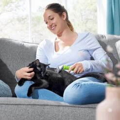 Frisco Deshedding Dog & Cat Brush -Frisco 206892 PT5. AC SS1800 V1680186161