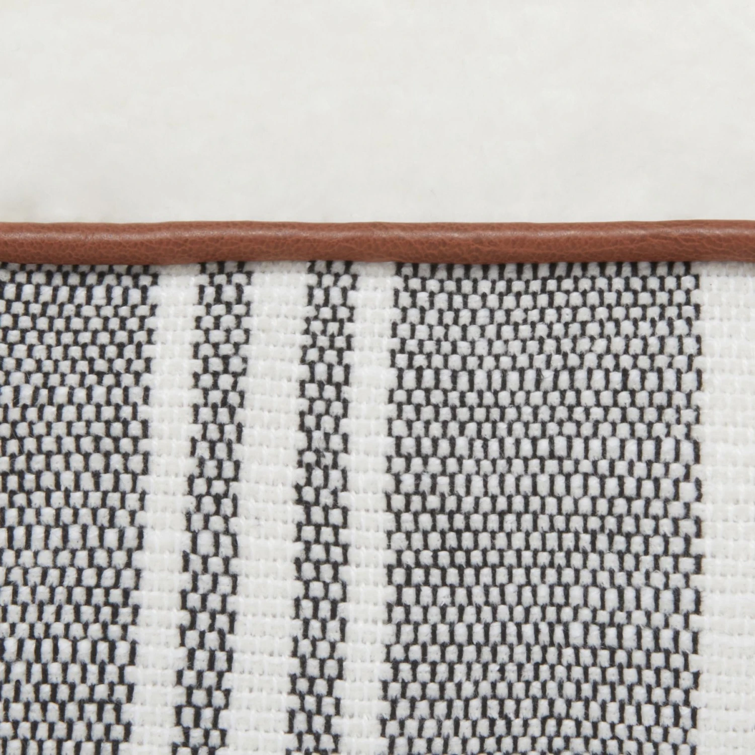 Frisco Farmhouse Rectangular Gusset Dog Bed W/ Removable Cover 4 Frisco Farmhouse Rectangular Gusset Dog Bed W/ Removable Cover - Image 4